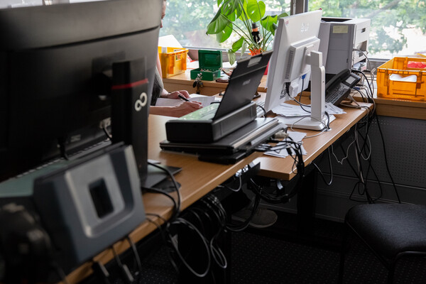 Polizei, Behörden, Unternehmen